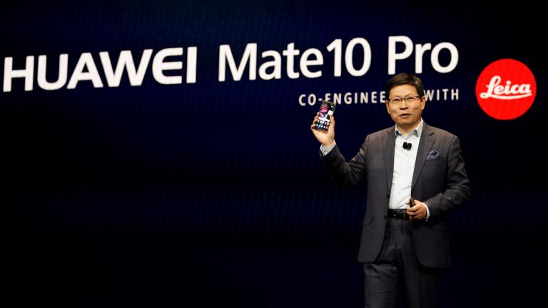 Richard Yu, CEO  de Huawei, durante la presentación del Mate10 Pro en el CES de Las Vegas. Foto: Reuters.