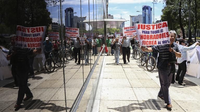 JOSE ROBERTO GUERRA - DEFRAUDADOS DE FICREA MARCHARON A LAS INSTALACIONES DE LA PGR