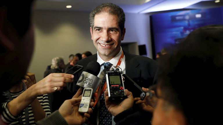 Alberto de la Fuente, Country Head of Shell Mexico gestures to journalist during an auction of deepwater oil and gas fields in Mexico City - Alberto de la Fuente, Country Head of Shell Mexico gestures to journalist during an auction of deepwater oil and gas fields in Mexico City, Mexico January 31, 2018. REUTERS/Carlos Jasso