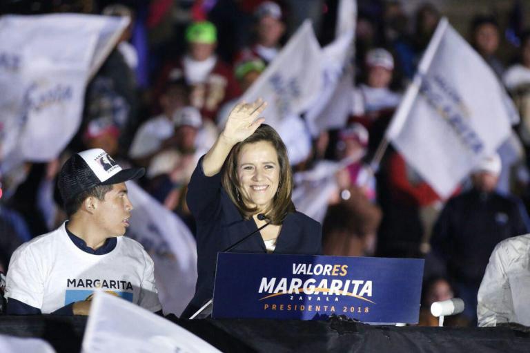 En el Ángel de la Independencia, la candidata independiente a la presidencia de la República, Margarita Zavala Gómez del Campo, inició su campaña electoral.