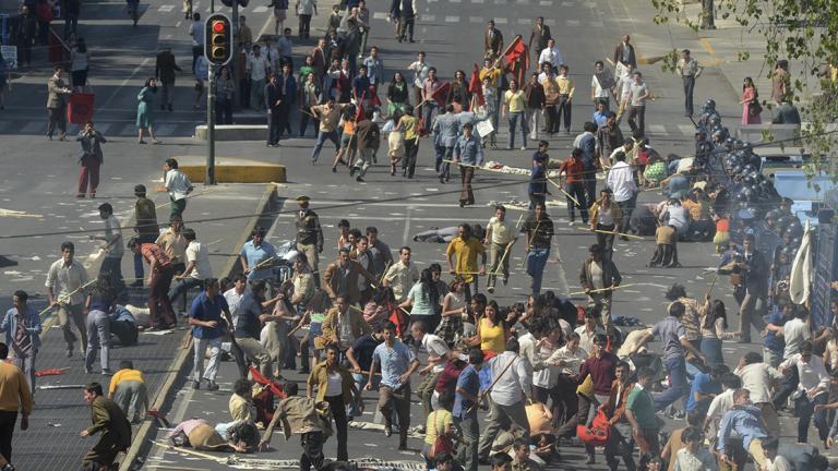 CIUDAD DE MÉXICO, 23ENERO2017.- Continúa la filmación de la película Roma, dirigida por Alfonso Cuarón, sobre la calzada México-Tacuba a la altura del metro Normal, y la cual aborda los sucesos del llamado “Halconazo” del año de 1971. FOTO: ARMANDO MONROY /CUARTOSCURO.COM