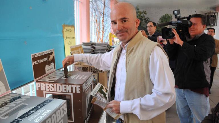 González Anaya, al momento de emitir su voto. Foto: Notimex