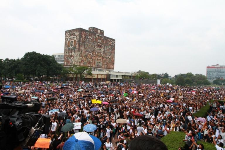 Foto: Estudiantes en la explanada de la Rectoría, Ciudad Universitaria, 5 de septiembre 2018