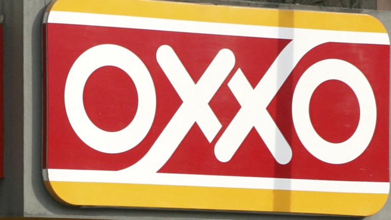 SUPER - EN IMAGEN ASPECTOS DE LAS FACHADAS DE LA TIENDA DE AUTO SERVICIO OXXO