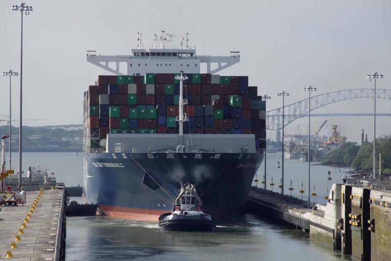 FILE PHOTO: Tugboat tows the British CMA CGM T. Roosevelt cargo vessel at Panama Canal - NARCH/NARCH30