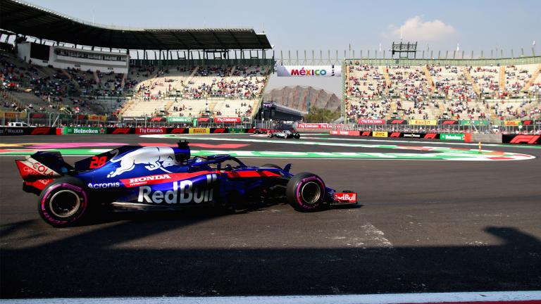 La Fórmula 1 llegó al Autódromo Hermanos Rodríguez para disputar el Gran Premio de México. Este viernes los pilotos viven los entrenamientos libres, prueba en la que Lewis Hamilton tiene todo en sus manos para proclamarse de nuevo como campeón del mundo. 