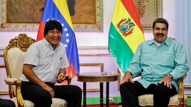 Los presidentes de Bolivia y Venezuela, Evo Morales y Nicolás Maduro, en abril pasado durante una reunión binacional en Caracas.