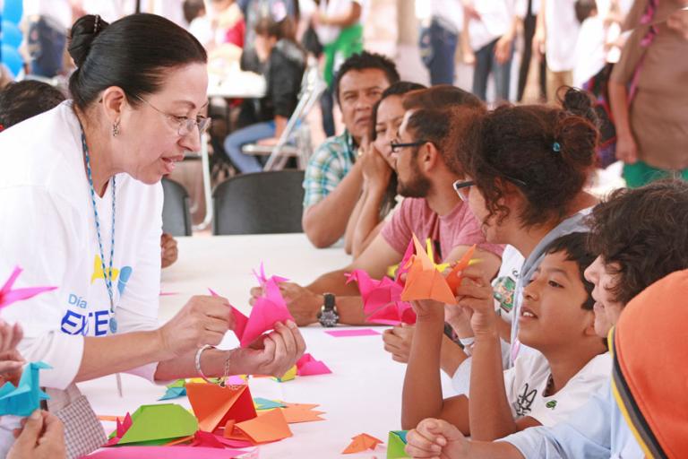 Uno de cada tres exalumnos del Tec de Monterrey dedica en promedio 10 horas y media al mes al voluntariado. Foto: Cortesía