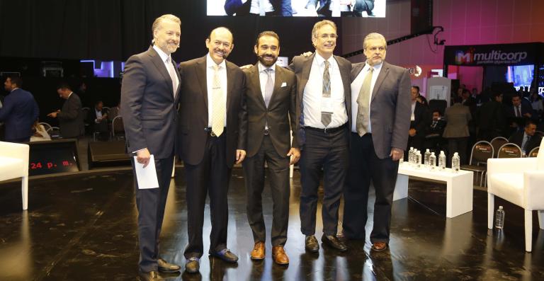 Participantes en el Panel sobre Capital Humano durante la Cumbre de las 1000 empresas en Ciudad de México - Foto: Hugo Salazar