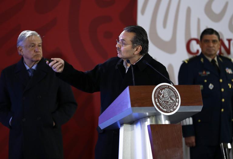 Romero Oropeza, en la imagen con el presidente López Obrador, señaló que el 80% de las tomas clandestinas de Pemex ocurrieron de 2016 a la fecha.