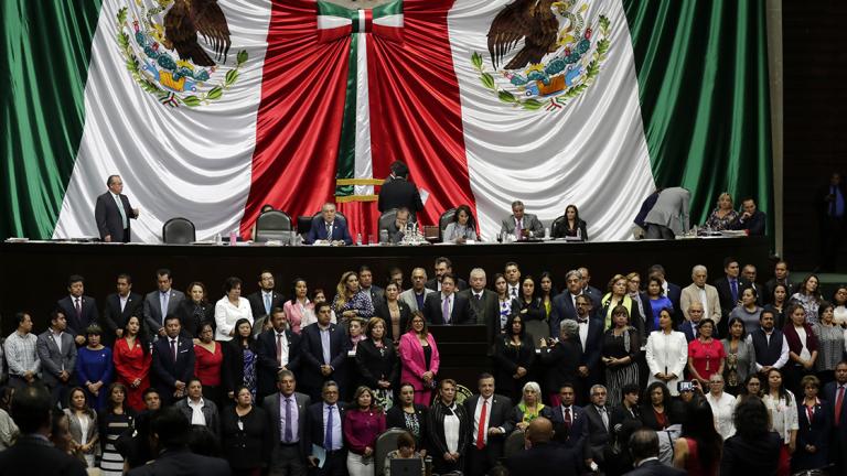 90228108. México, 28 Feb 2019 (Notimex-Arturo Monroy).- El coordinador de los diputados de Morena, Mario Delgado Carrillo, y su bancada discuten la iniciativa de ley para crear la Guardia Nacional, este jueves en el pleno de la Cámara de Diputados. NOTIMEX/FOTO/ARTURO MONROY/AMH/POL/