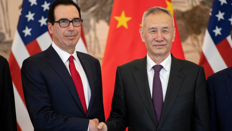 El secretario del Tesoro estadounidense Steven Mnuchin,dijo que una conversación telefónica el martes por la noche con el viceprimer ministro chino Liu He fue productiva. Foto: Reuters