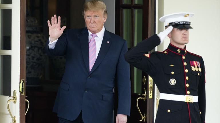 Abdel Fattah el-Sisi - President Donald Trump waves as Egyptian President Abdel Fattah el-Sisi departs the West Wing of the White House, Tuesday, April 9, 2019, in Washington. (AP Photo/Alex Brandon)