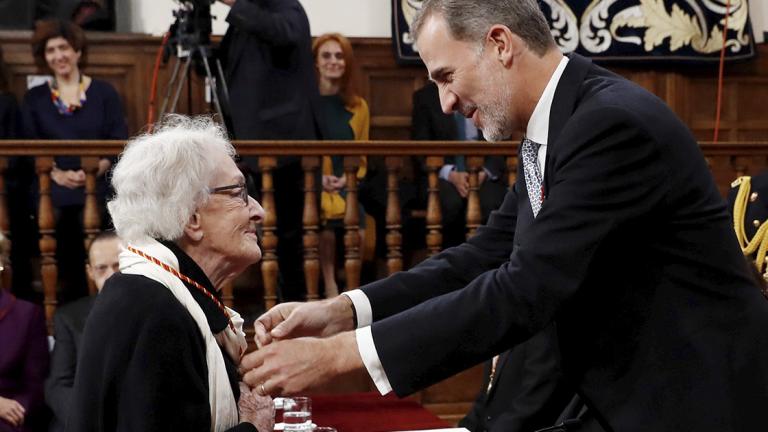 Uruguayan poet Ida Vitale receivies the Cervantes prize from Spain