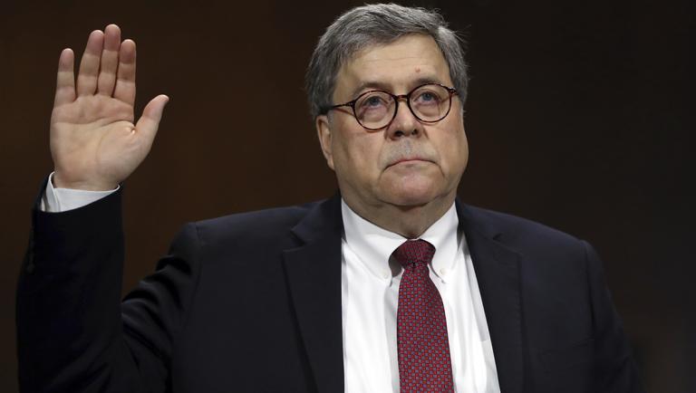 William Barr - El secretario de Justicia estadounidense William Barr presta juramento antes de declarar ante la Comisi�n de Justicia del Senado en Washington, mi�rcoles 1 de mayo de 2019. (AP Foto/Andrew Harnik)