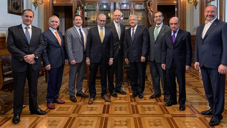 CIUDAD DE MÃ‰XICO, 28MAYO2019.- AndrÃ©s Manuel LÃ³pez Obrador, Presidente de MÃ©xico se reuniÃ³ en su oficina de Palacio Nacional con directivos de Bombardier Inc., empresa canadiense considerada lÃder de la producciÃ³n de material para ferrocarril, aviones regionales y otros servicios comerciales. En la imagen JosÃ© Manuel Madero, Alfonso Romo Garza, jefe de la Oficina de Presidencia, Karl Reichelt-VP, Business Development, Elliot Lee Sander, President &CEO, Bombardier Americas, Daniel Desjardins, Chairman of the Board Bombardier, AndrÃ©s Manuel LÃ³pez Obrador, Presidente de MÃ©xico, Carlos Eduardo Represas, Chairman AmÃ©rica Latina Bombardier, Luis TÃ©llez Kuenzler y Frederic GarcÃa.FOTO: PRESIDENCIA /CUARTOSCURO.COM