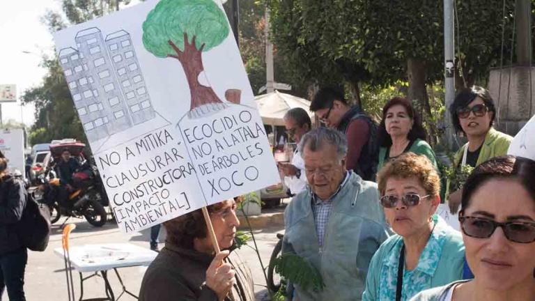 Vecinos protestan el 9 de mayo por la tala de árboles en Xoco. Foto: Notimex.