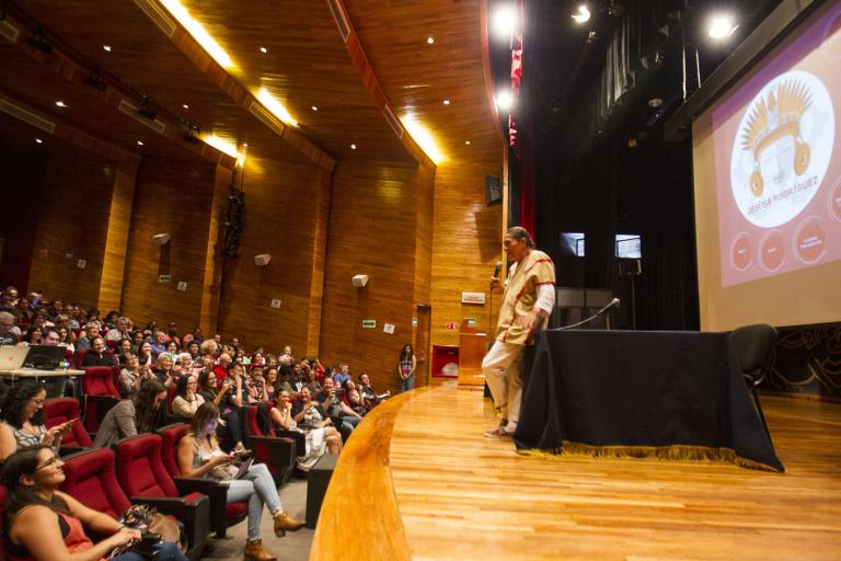 La senadora Jesusa Rodríguez, durante una conferencia en la UNAM el 10 de junio pasado. Foto: José Pazos / Notimex