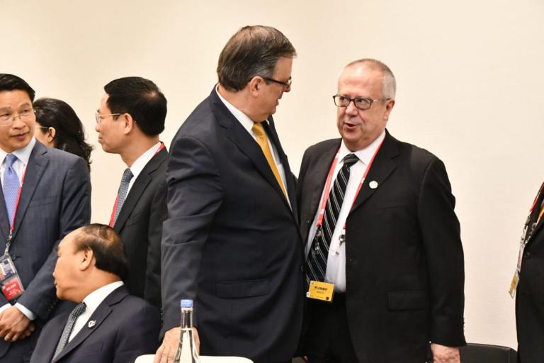 A México le interesa aumentar su presencia en China y las inversiones chinas en México, planteó el canciller en las reuniones del G20 en Osaka, a donde acudió en compañía del secretario de Hacienda, Carlos Urzúa. Foto: Notimex.