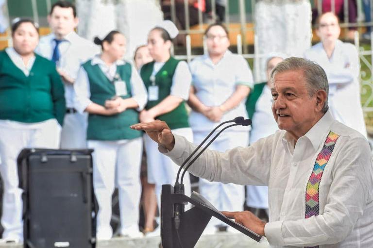 “Tenemos que hablar mucho con los rectores de las universidades y apoyar mucho la carrera de medicina que está muy limitada”, declaró también el presidente de México. Foto: Presidencia.