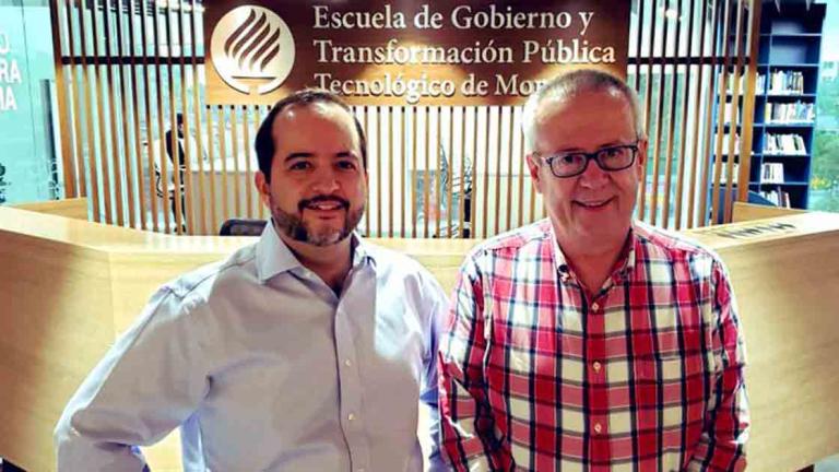 Carlos Urzúa fue recibido por Alejandro Poiré, secretario de Gobernación en la presidencia de Felipe Calderón. Foto: Twitter.com/EgobiernoyTP.