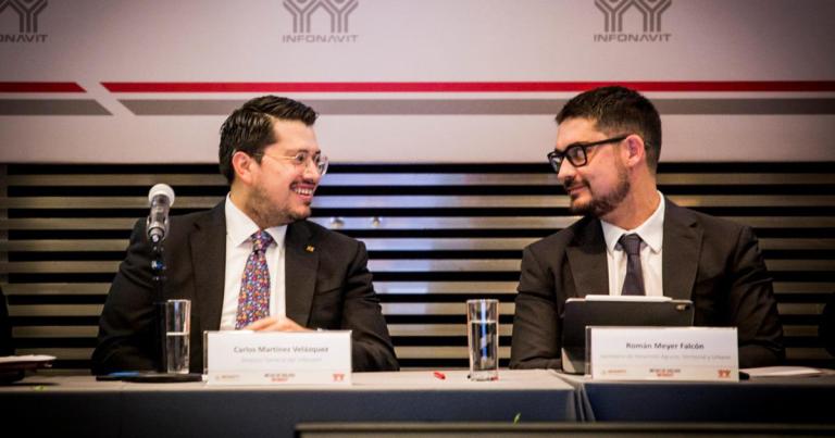 Carlos Martínez Velázquez, director general del Infonavit y Román Meyer Falcón, titular de la Sedatu. Foto EE: Cortesía Sedatu