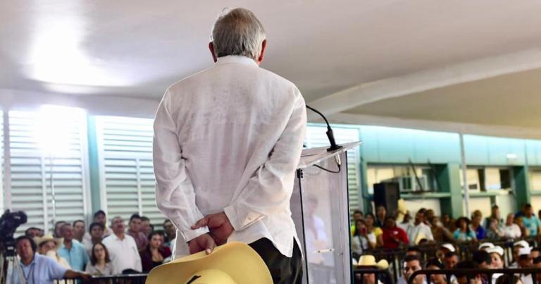 El presidente López Obrador dio a conocer el último reporte del FBI en su discurso durante su visita al hospital del IMSS en Huetamo. Foto EE: Cortesía Gobierno de México