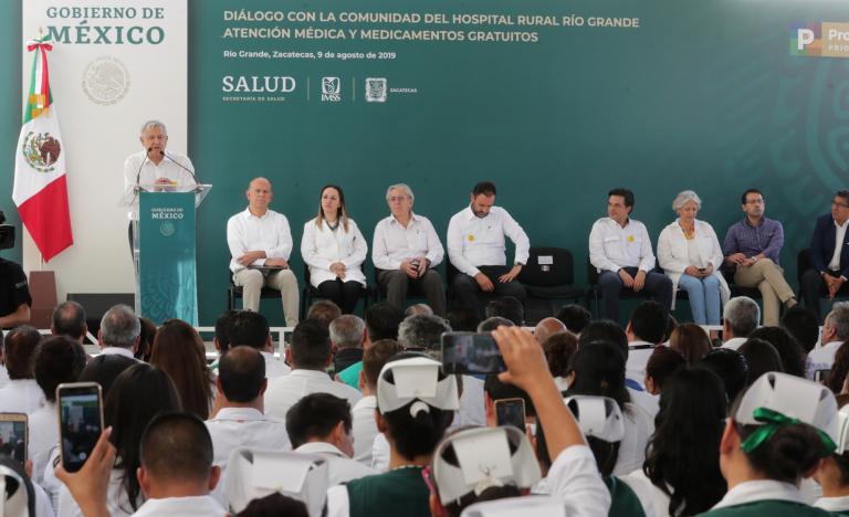 Desde su gira por Zacatecas, el presidente resaltó que la falta de atención a los jóvenes, entre muchas cosas, desató la inseguridad y violencia en el país. Foto: Notimex.