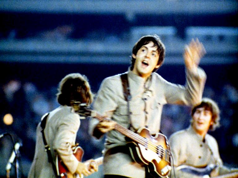 The Beatles tocó en el Shea Stadium frente a un público de 55,000 espectadores el 15 de julio de 1966. Foto: Facebook.com/TheBeatles