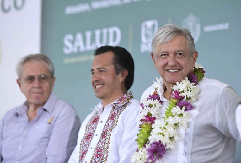 as tratados  tocó el asunto de la ausencia de medicamentos en el sector salud. Foto: Notimex.