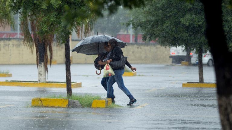 La tormenta tropical Fernand ocasionó intensas lluvias en algunos puntos de la ciudad de Monterrey. Foto: Cuartoscuro