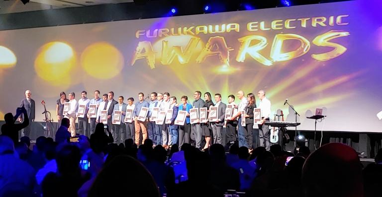 Furukawa Electric entregó en la última jornada de su foro Furukawa Summit 2019, una docena de reconocimientos a las empresas que han innovado en el uso de sus tecnologías de fibra óptica y de otros componentes para la industria de telecomunicaciones. Foto: EE Nicolás Lucas.