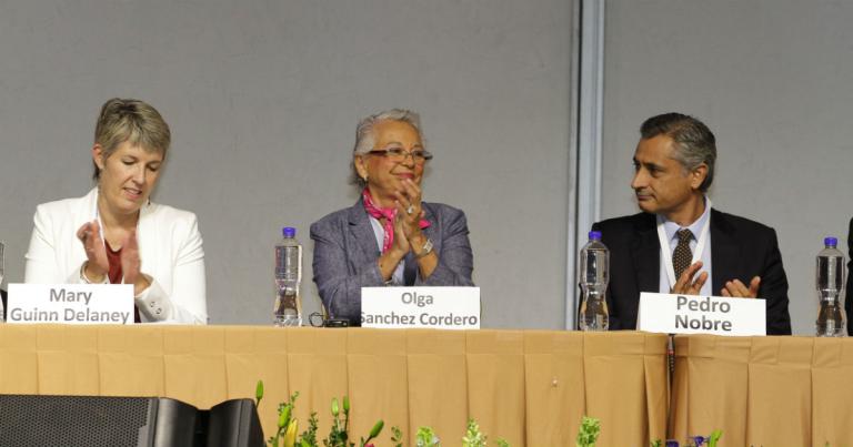 La titular de la Segob, Olga Sánchez Cordero dijo que se trabaja de manera coordinada para brindar servicios de salud que sean cercanos, amigables y profesionales. Foto: Notimex