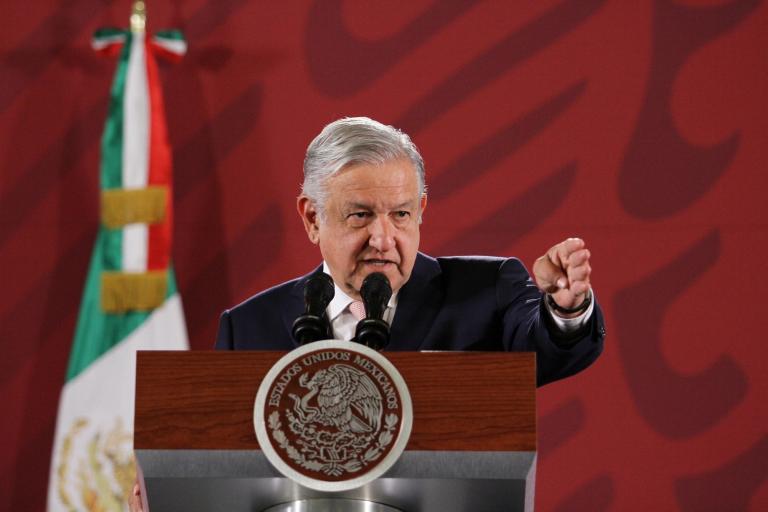 López Obrador dijo que el también exsenador deberá valorar si renuncia al cargo para hacer frente a esas denuncias.