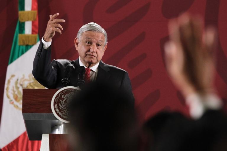 Respecto a por qué no se reunió en algún momento con el líder petrolero, López Obrador indicó que por lo general no se reúne con dirigentes, pero sí con el pueblo. Foto: Notimex.