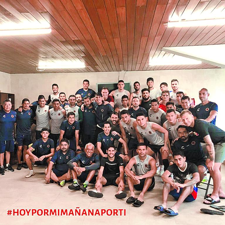 Solidaridad. Todos los futbolistas del primer equipo compartieron en sus redes sociales un mensaje con el hashtag #HOYPORMIMAÑANAPORTI; buscan apoyo de otros clubes. Foto: Especial