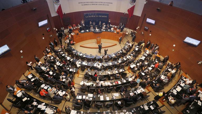 SESION EN EL SENADO . FOTO :HUGO SALAZAR / EL ECONOMISTA .