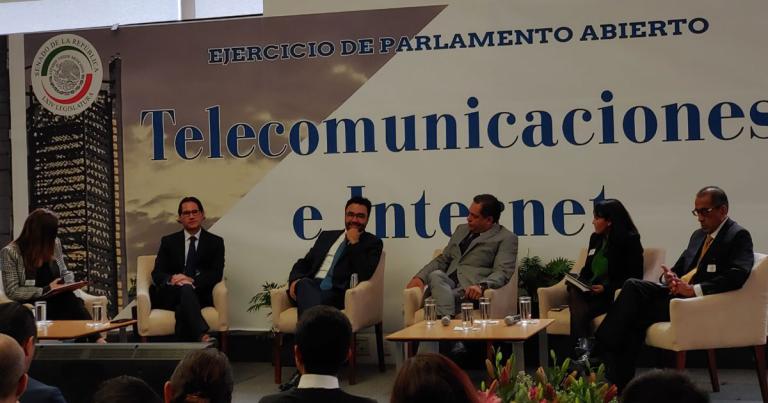 El comisionado presidente del IFT, Gabriel Contreras, participó este mediodía en un foro sobre telecomunicaciones en el Senado de la República. Foto: Nicolás Lucas.