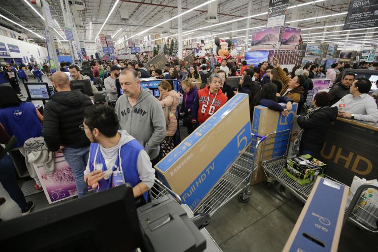 Apertura de las ofertas por El Buen Fin en Sam's Club, este 14 de noviembre. Foto EE: Hugo Salazar