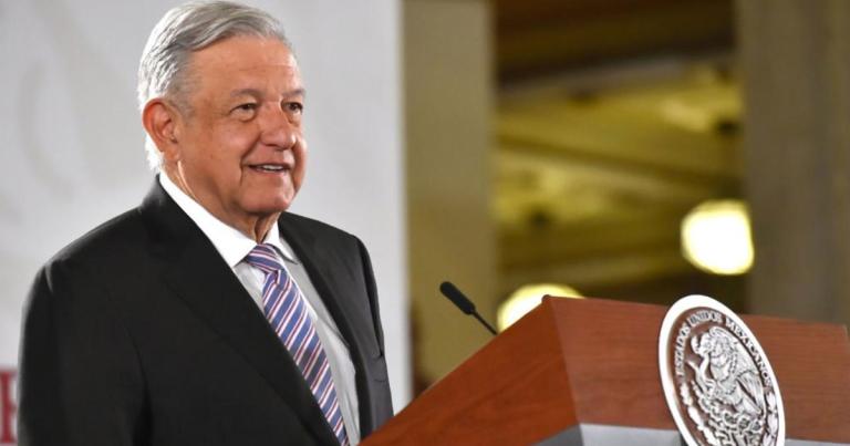 El presidente Andrés Manuel López Obrador dijo que no se debe temer de que marinos lleguen a ocupar los espacios de administración de los puertos. Foto EE: Cortesía Presidencia de México