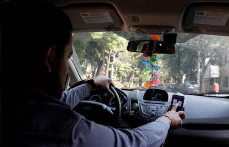 Uber advirtió antes en 2019 que se opondría a cualquier cambio de estatus de sus conductores, lo que aumentaría los costos de las responsabilidades sociales de la compañía. Foto: Reuters