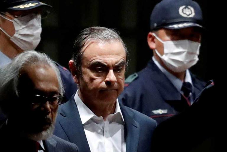 El exjefe de Nissan, Carlos Ghosn, es acusado por presuntos delitos financieros en Japón, incluyendo esconder ingresos y enriquecerse a través de pagos a intermediarios en la industria automotriz en Oriente Medio. Foto: Reuters