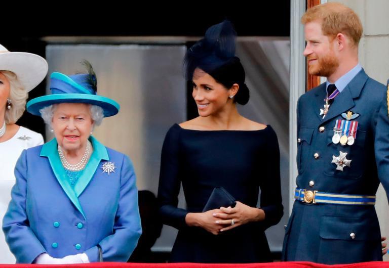 La reina Isabel, Meghan Markle y el príncipe Enrique. Foto: AFP