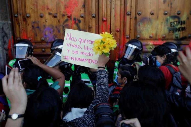 Tasa de homicidios por cada 100,000 habitantes en mujeres se triplicó entre 2007 y 2018, al pasar de 1.9 en 2007 a 5.9 en 2018. Foto: Reuters.