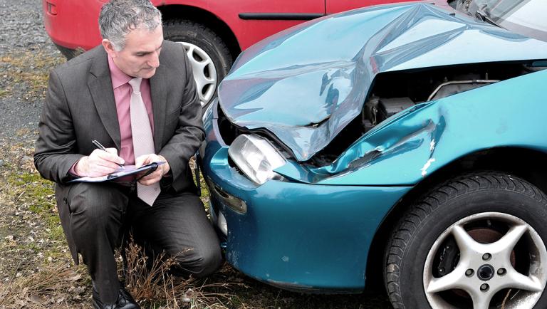 CHOQUE, AUTOS SINIESTRADOS, AJUSTADOR, SEGUROS AUTOMITRICES, EMPLEADO, CHOQUE DE AUTOS