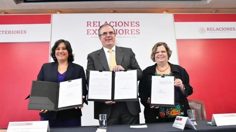 Irma Eréndira Sandoval, Secretaria de la Función Pública; Nadine Gasman Zylbermann presidenta del Instituto Nacional de las Mujeres y el canciller Marcelo Ebrard. Foto EE: Cortesía