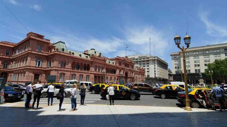 Ante un oscuro escenario externo y la economía local en recesión, los activos argentinos no tuvieron más remedio que volver a sufrir fuertes caídas este lunes. Foto: EE Nicolás Lucas.