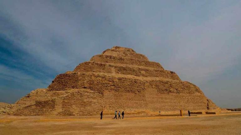 La pirámide escalonada o primera de Egipto, prototipo de las de Giza, es posiblemente el edificio de piedra más viejo del mundo. Foto: AFP