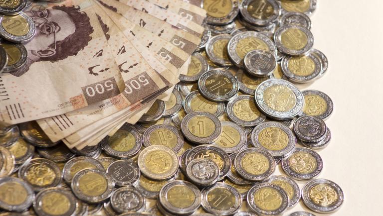 Peso mexicano cae a 22.86 unidades por dólar