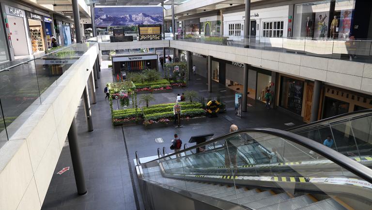 Centro comercial vacio en la Ciudad de mexico, debido a la contingencia por el Coronavirus. Foto Fernando Villa del Angel